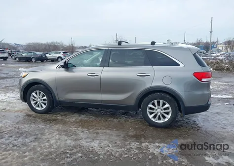 2016 Kia Sorento 2.4L Lx z USA, uszkodzony, nr VIN 5XYPGDA39GG013618